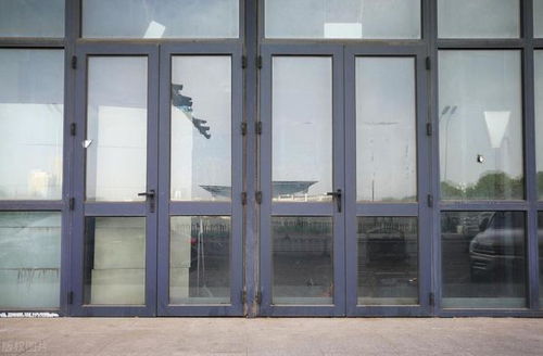 鋁合金門(mén)窗安裝工招聘 日薪360元包住宿，誠(chéng)邀大工與中工加入